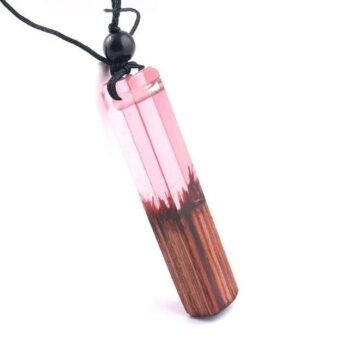 Collier résine et bois rouge